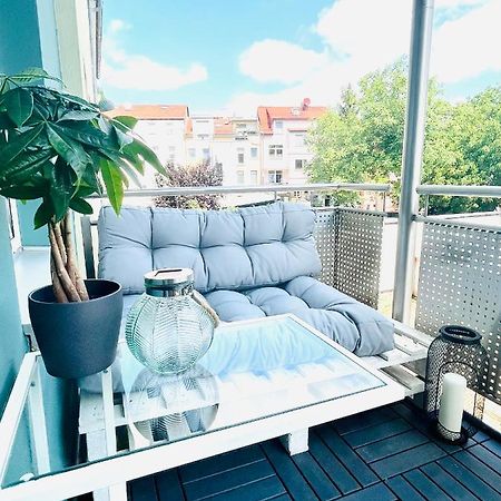 Zentrales Apartment: Modernisiert mit WLAN, Smart-TV und Balkon Erfurt Exterior photo