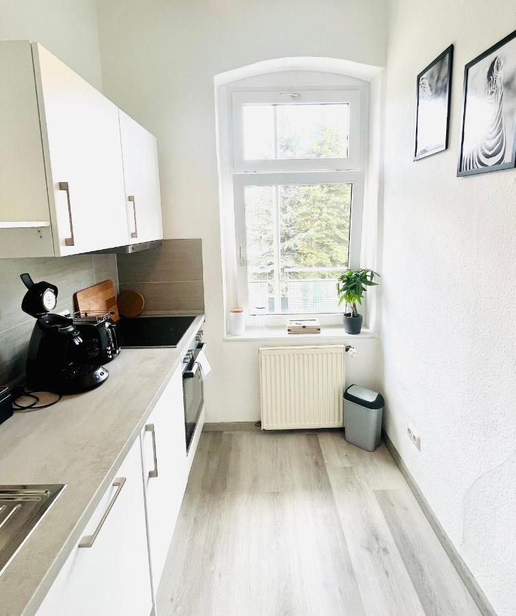 Zentrales Apartment: Modernisiert mit WLAN, Smart-TV und Balkon Erfurt Exterior photo